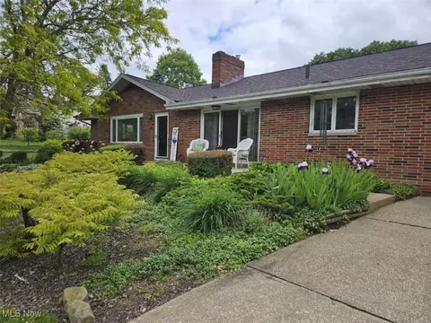 3084 Killian Rd, Uniontown, OH 44685
