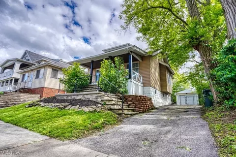 8208 Vista Ave, Garfield Heights, OH 44125