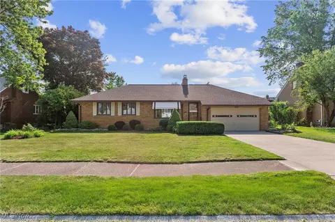 2637 Carmen Dr, Rocky River, OH 44116