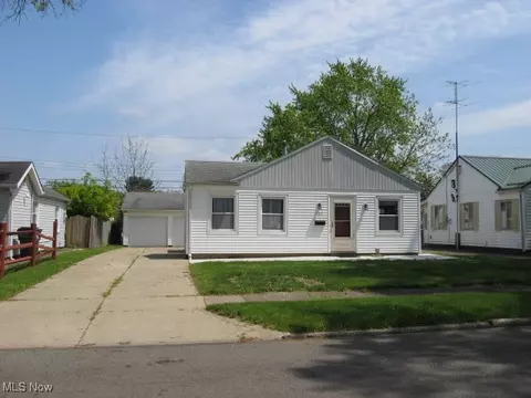 500 Grosvenor Dr NW, Massillon, OH 44647