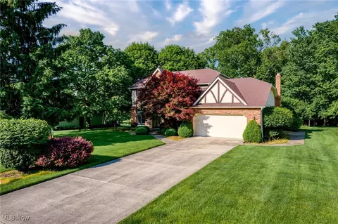 5011 Buttonbush Ln, North Royalton, OH 44133