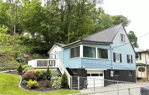 1720 Blosser Ln, Follansbee, WV 26037