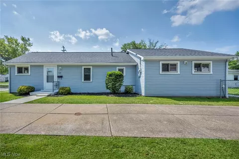 464 E 300th St, Willowick, OH 44095