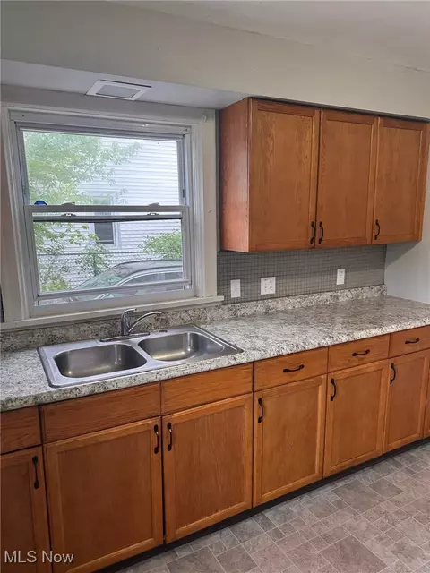 262-264 E Broad St, Elyria, OH 44035 photo 4