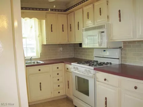 2710 W River Rd N, Elyria, OH 44035 photo 5