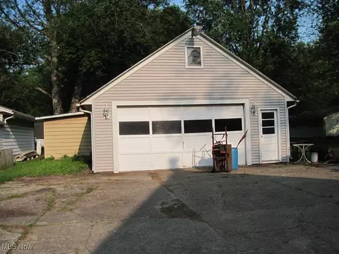 2710 W River Rd N, Elyria, OH 44035 photo 4