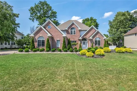 25726 Laura Ln, Westlake, OH 44145