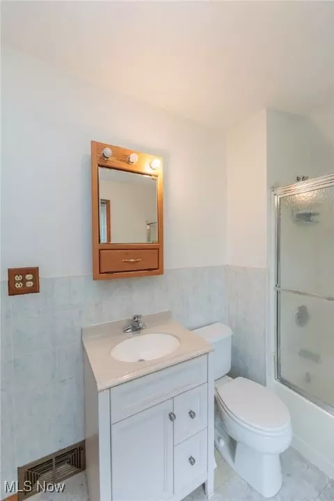 Bath - 1930 E 30th St, Lorain, OH 44055 photo 4 of 4