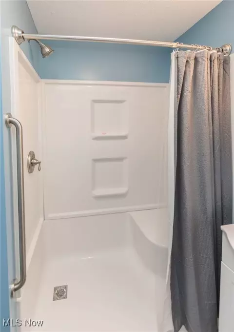 Bath - 1930 E 30th St, Lorain, OH 44055 photo 2 of 4
