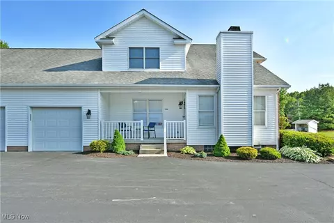 100 Turnberry Ct NE, Warren, OH 44484