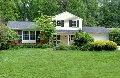 29590 Broxbourne Rd, North Olmsted, OH 44070