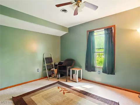 Bedroom - 2120 Deerfield Dr, Ashtabula, OH 44004 photo 2 of 4