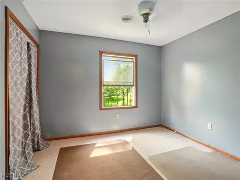 Bedroom - 2120 Deerfield Dr, Ashtabula, OH 44004 photo 3 of 4