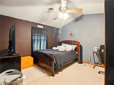 Bedroom - 2120 Deerfield Dr, Ashtabula, OH 44004 photo 4 of 4