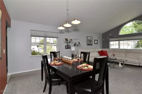 Dining - 335 Devon Pond, Aurora, OH 44202 photo 4 of 6