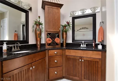 Bath - 335 Devon Pond, Aurora, OH 44202 photo 1 of 3
