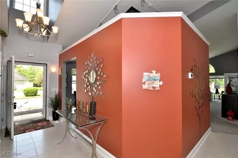 Entry Way - 335 Devon Pond, Aurora, OH 44202 photo 3 of 4