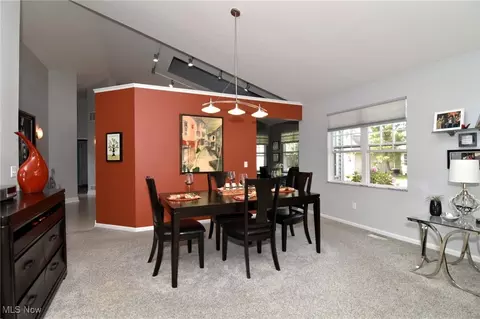Dining - 335 Devon Pond, Aurora, OH 44202 photo 6 of 6