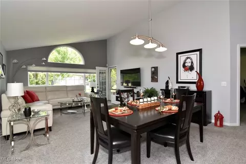 Dining - 335 Devon Pond, Aurora, OH 44202 photo 2 of 6