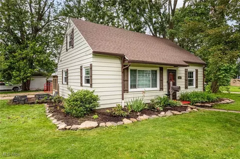 1558 9th St, Cuyahoga Falls, OH 44221