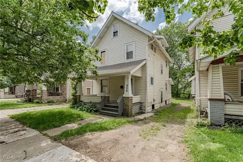 906 Beardsley St, Akron, OH 44311 photo 1