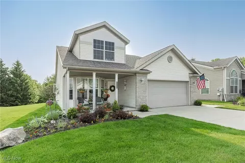 8729 Crestview Dr, Macedonia, OH 44056