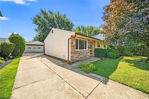 1009 E 347th St, Eastlake, OH 44095