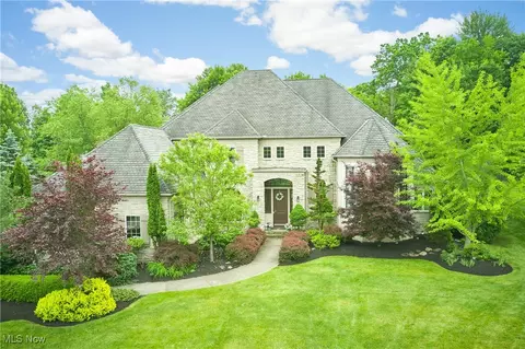 4306 Bridle Trl, Akron, OH 44333