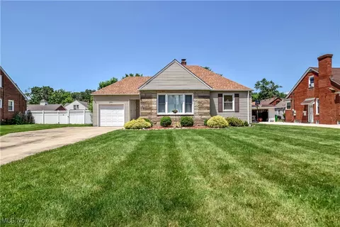 11511 Mccracken Rd, Garfield Heights, OH 44125