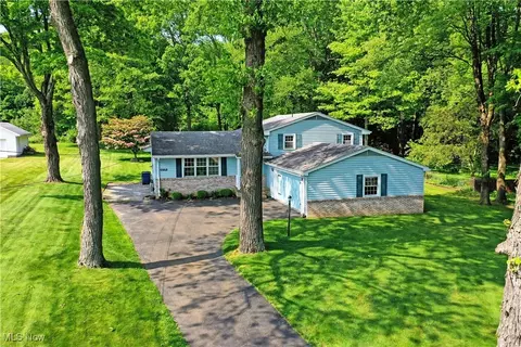 6739 Stewart Sharon Rd, Brookfield, OH 44403