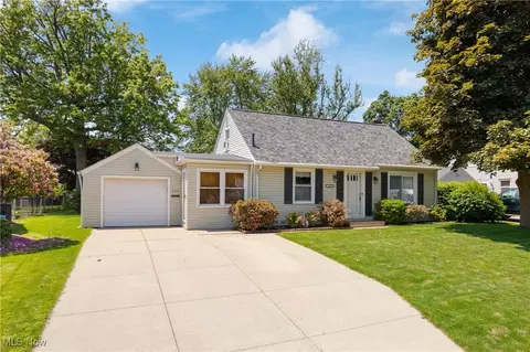 329 Grandview Ave NW, Canton, OH 44708 photo 2