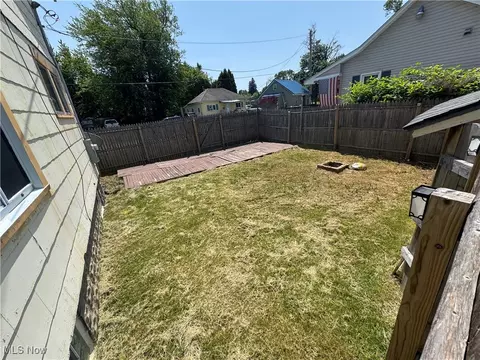 Exterior - 1719 E 48th St, Ashtabula, OH 44004 photo 3 of 5