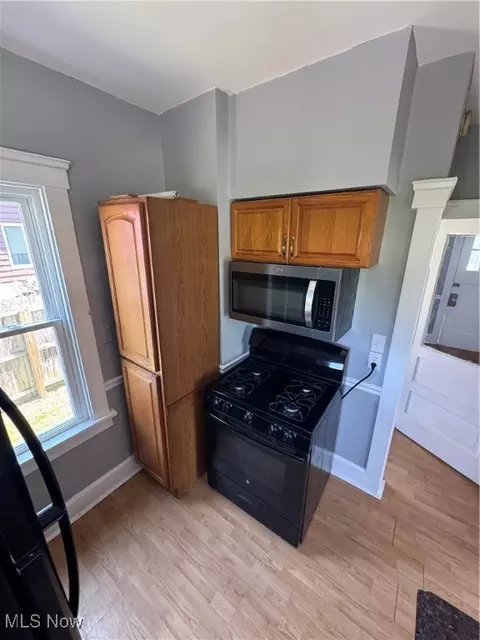 Kitchen - 1719 E 48th St, Ashtabula, OH 44004 photo 2 of 4