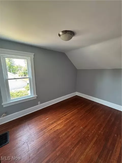 Bedroom - 1719 E 48th St, Ashtabula, OH 44004 photo 2 of 3