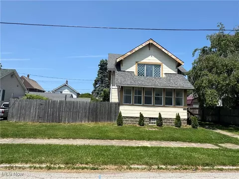 Exterior - 1719 E 48th St, Ashtabula, OH 44004 photo 2 of 5