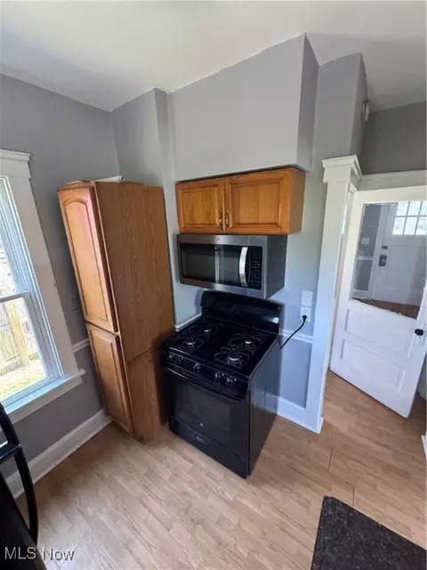 Kitchen - 1719 E 48th St, Ashtabula, OH 44004 photo 3 of 4