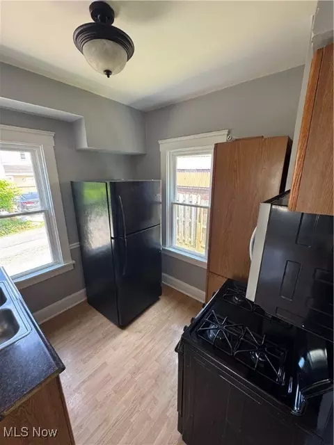 Kitchen - 1719 E 48th St, Ashtabula, OH 44004 photo 4 of 4