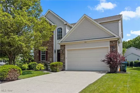 9381 Wheaton Ct, Olmsted Twp, OH 44138
