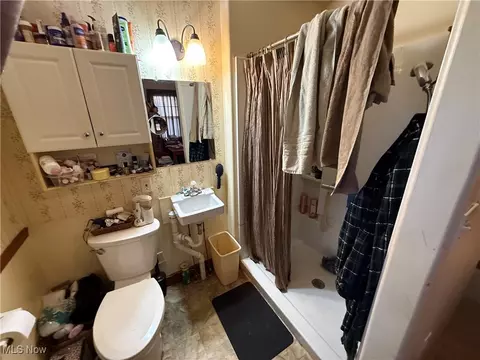 Bath - 44 Gertrude Ave, Boardman, OH 44512 photo 1 of 1