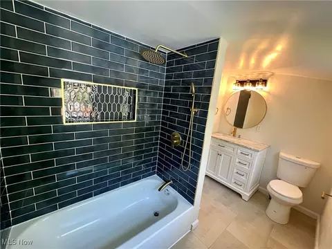 Bath - 1779 E 236 St, Euclid, OH 44117 photo 5 of 6
