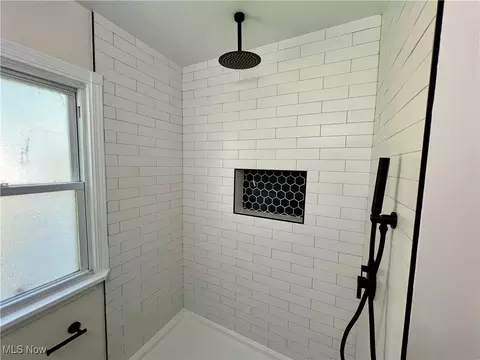 Bath - 1779 E 236 St, Euclid, OH 44117 photo 3 of 6