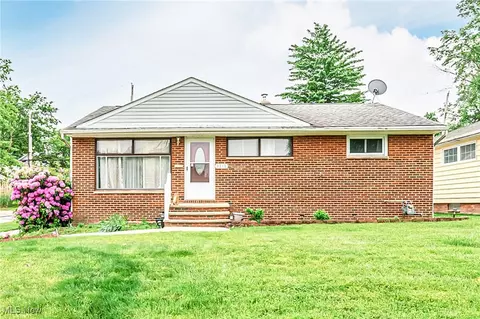 2715 Dellwood Dr, Parma, OH 44134