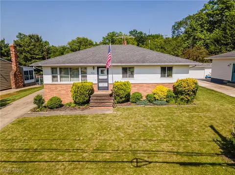 9235 Lincoln Dr, Northfield, OH 44067