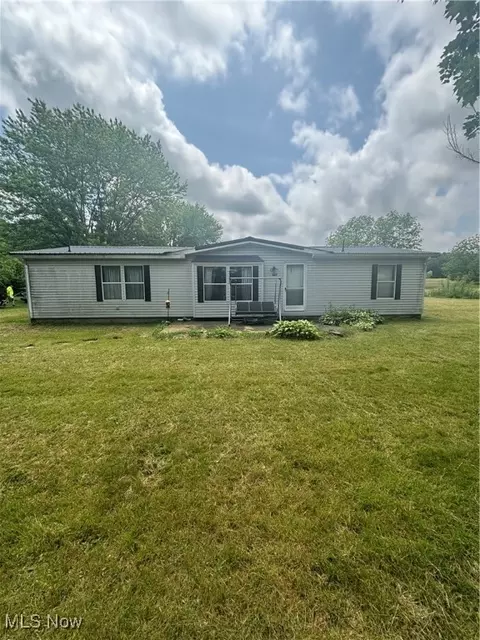 3017 Rice Rd SW, New Philadelphia, OH 44663