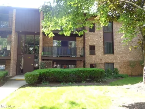 16395 Heather Ln #201, Middleburg Heights, OH 44130