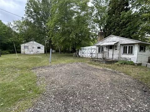 1394 Bonner Rd, Deerfield, OH 44411