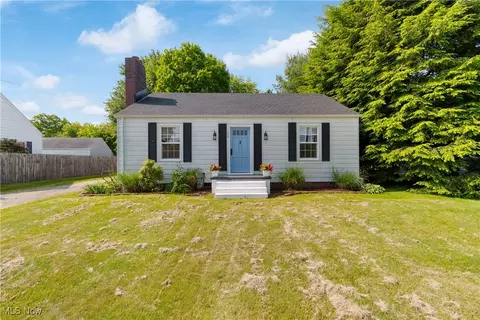 120 Woodland St SW, Hartville, OH 44632