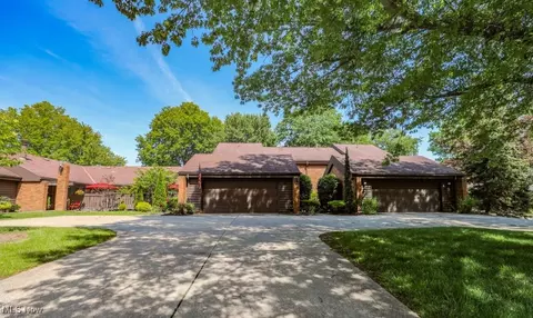 506 Greenbriar Dr, Ravenna, OH 44266