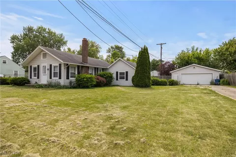 348 Elberta Dr, Vermilion, OH 44089