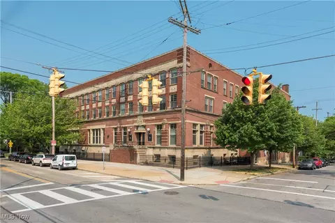 3200 Franklin Blvd #203, Cleveland, OH 44113